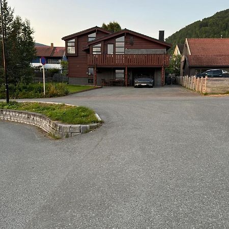 Very Centrally Located Apartment With Free Parking Tromso Exterior photo